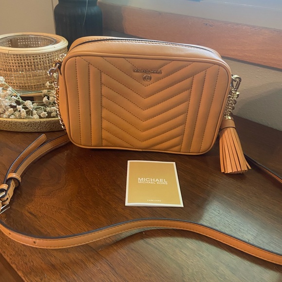 Michael Kors NWT Quilted Leather Camera Bag - Picture 1 of 16